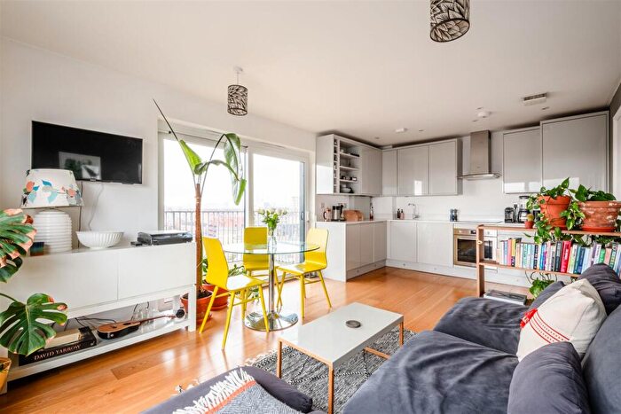 2 Bedroom Flat For Sale In Cresset Road, E9