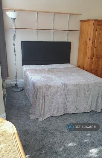 Studio To Rent In County House, Swindon, SN1