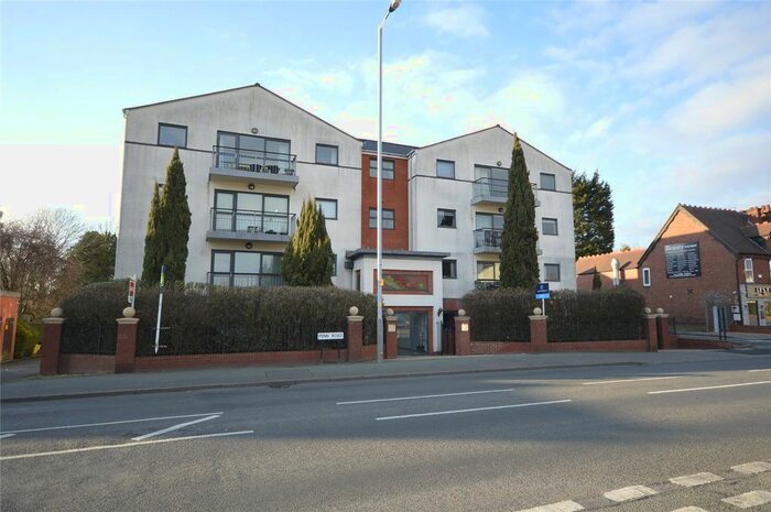 2 Bedroom Flat To Rent In Penn Road, Wolverhampton, West Midlands, WV4