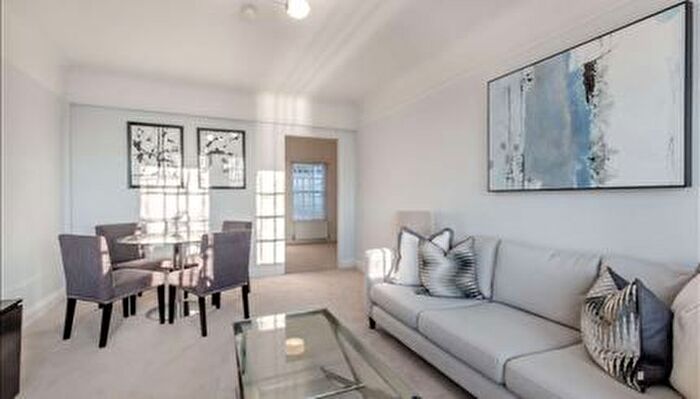 2 Bedroom Flat To Rent In Fulham Road, Chelsea, SW3