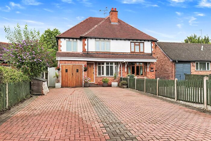 3 Bedroom Semi-Detached House For Sale In Birmingham Road, Mappleborough Green, Warwickshire, B80