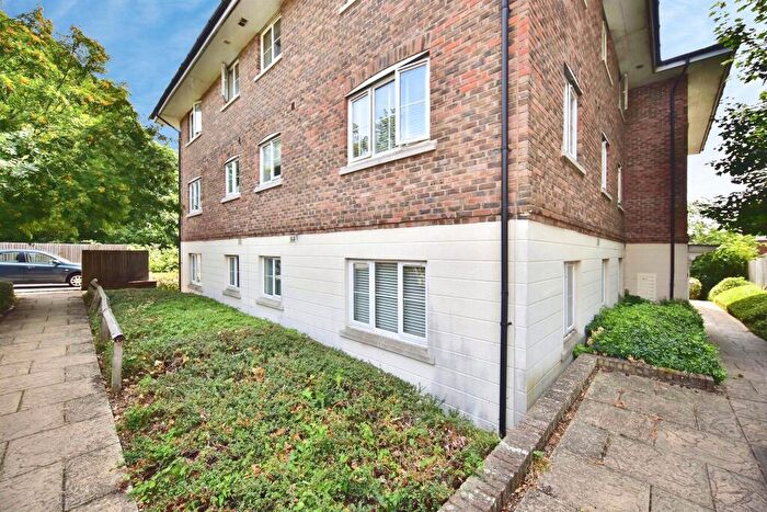 2 Bedroom Flat For Sale In Westborough Mews, Maidstone, ME16