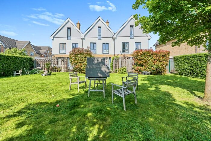 3 Bedroom Property To Rent In Saddleback Lane, London, W7