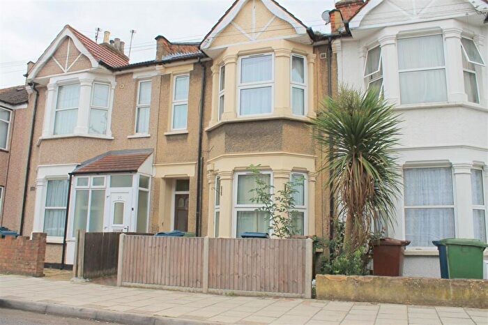 1 Bedroom Maisonette To Rent In Grant Road, Harrow Weald, Wealdstone, HA3