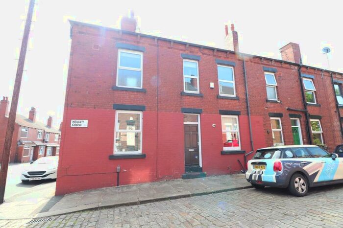 4 Bedroom House To Rent In Henley Grove, Leeds, West Yorkshire, LS13