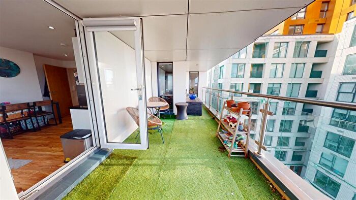 2 Bedroom Apartment For Sale In The Exchange, Elmira Way, Salford, M5