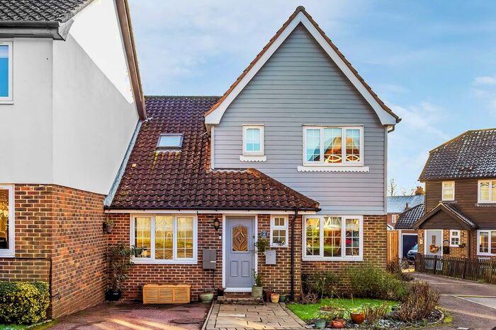 4 Bedroom Link Detached House For Sale In Dukes Meadow, Chiddingstone Causeway, Tonbridge, TN11