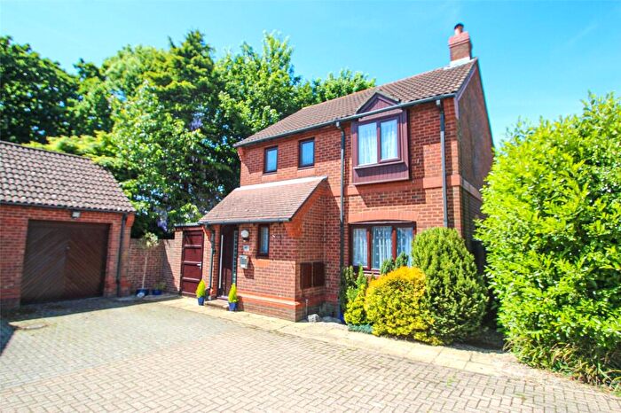 3 Bedroom Detached House For Sale In Barton Drive, Hamble, Southampton, Hampshire, SO31