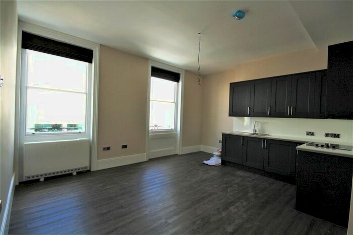2 Bedroom Flat To Rent In West Street, Brighton, BN1