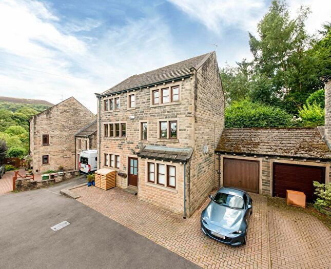 5 Bedroom Link Detached House For Sale In Old Mill Court, Hepworth, HD9