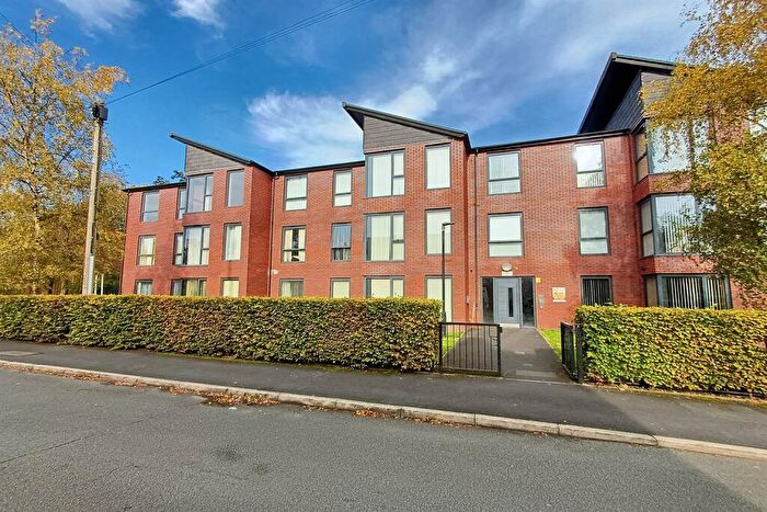 2 Bedroom Flat To Rent In Bedroom Property In Baguley Street, Droylsden, M43