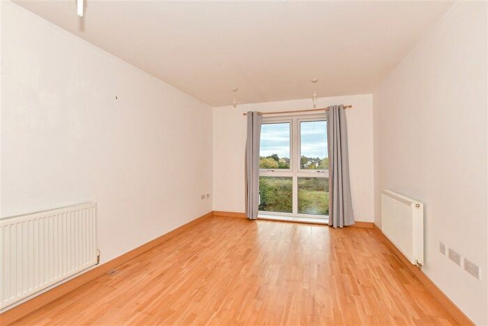 2 Bedroom Flat For Sale In Belon Drive, Whitstable, Kent, CT5