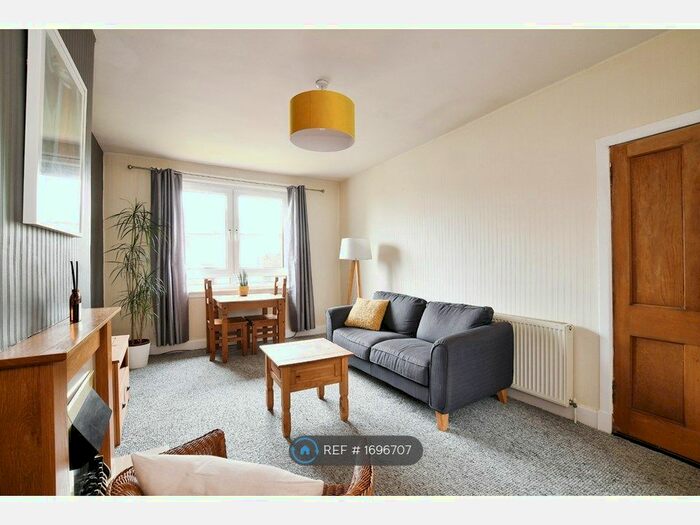 2 Bedroom Flat To Rent In Fords Road, Edinburgh, EH11