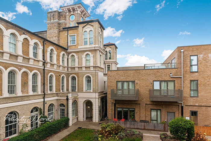 1 Bedroom Apartment For Sale In Richard Tress Way, London, E3