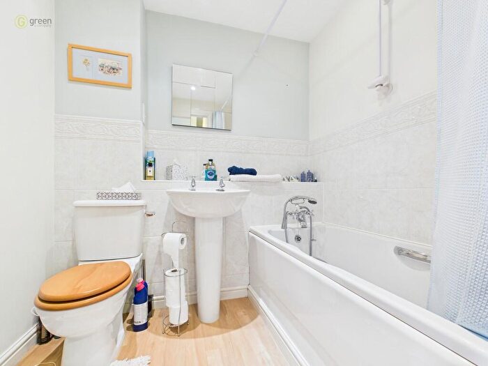 3 Bedroom Terraced House For Sale In Sowers Court, Four Oaks, B75