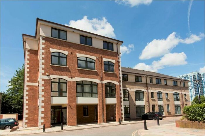1 Bedroom Flat To Rent In Corner Hall, Hemel Hempstead, HP3