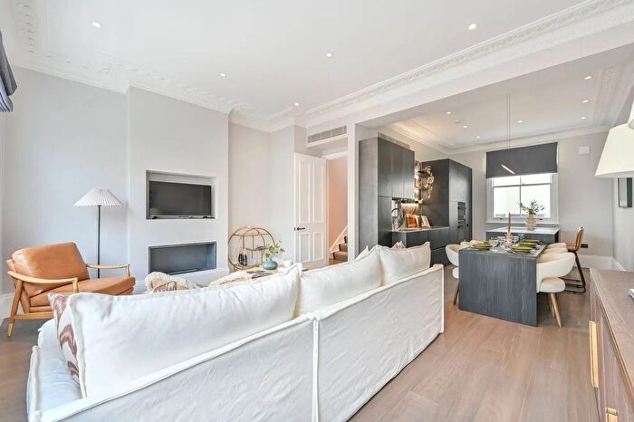 3 Bedroom Terraced House To Rent In Blenheim Crescent, Notting Hill, W11