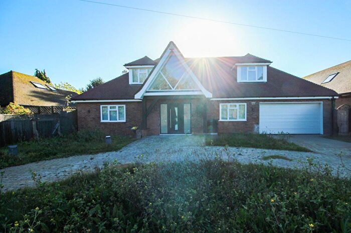 4 Bedroom Detached House For Sale In Sandyhurst Lane, Ashford, TN25