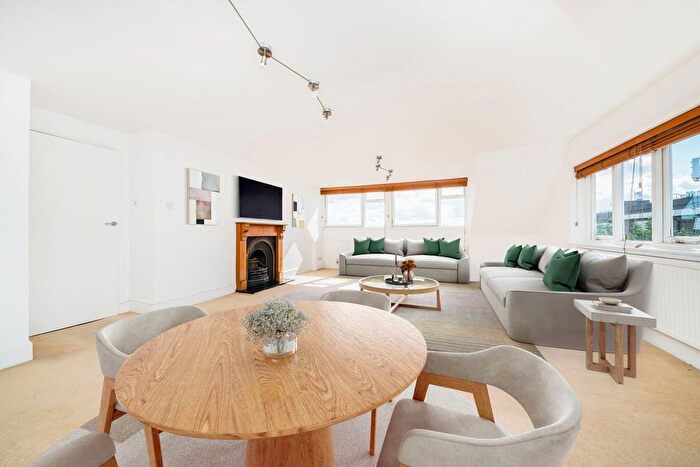 3 Bedroom Flat To Rent In Berkeley Place, Wimbledon, SW19