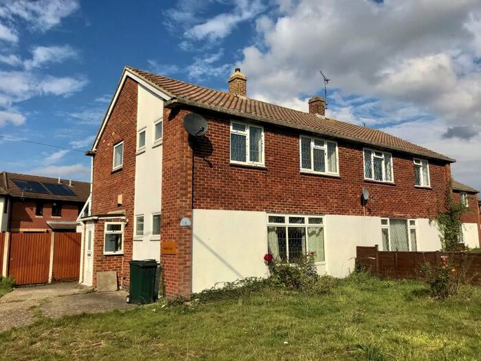 3 Bedroom Semi-Detached House To Rent In Whitley Wood, Reading, RG2
