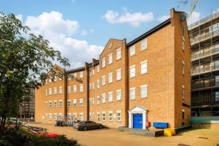 1 Bedroom Flat To Rent In Quayside House, Abbey Road, Barking, IG11