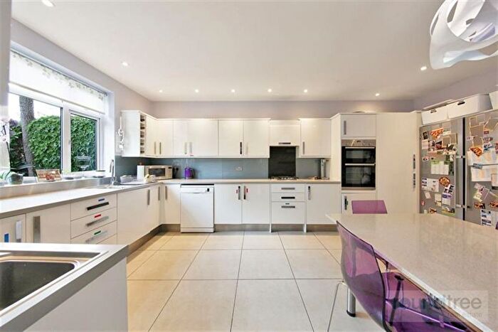 5 Bedroom Detached House For Sale In Haslemere Avenue, Hendon, NW4