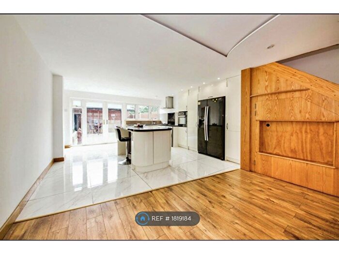 3 Bedroom End Of Terrace House To Rent In Byron Gardens, Tilbury, RM18