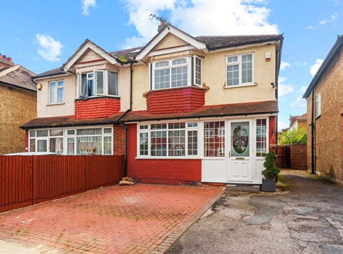 3 Bedroom Semi-Detached House To Rent In Hamilton Avenue, Cheam, Sutton, SM3
