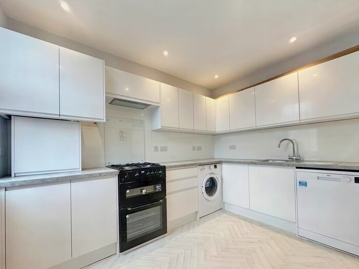 1 Bedroom Flat To Rent In High Street, Uxbridge, Greater London, UB8