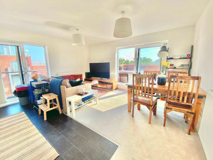 2 Bedroom Apartment To Rent In Charrington Place, St. Albans, AL1