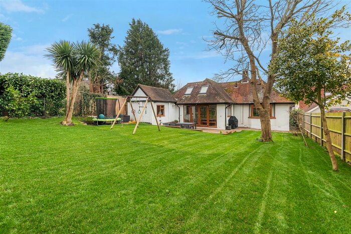 4 Bedroom Bungalow To Rent In Cobham Way, East Horsley, Leatherhead, KT24