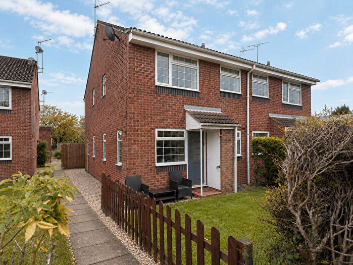 1 Bedroom Semi-Detached House For Sale In Ebourne Close, Kenilworth, CV8