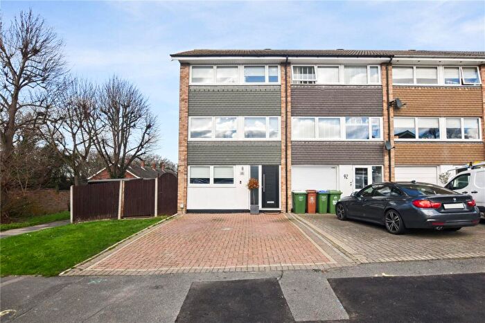 3 Bedroom End Of Terrace House For Sale In Maiden Erlegh Avenue, Bexley, Kent, DA5