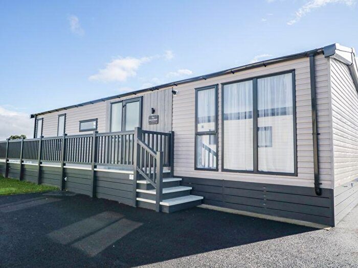 2 Bedroom Lodge For Sale In Gilberdyke, East Riding Of Yorkshire, HU15