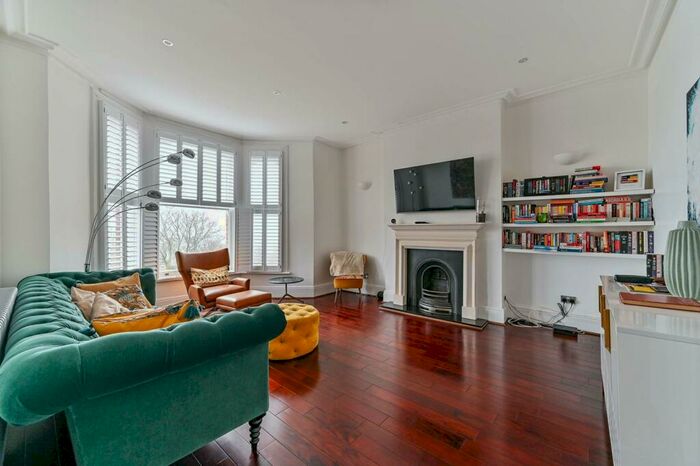 2 Bedroom Flat For Sale In Farquhar Road, Crystal Palace, London, SE19