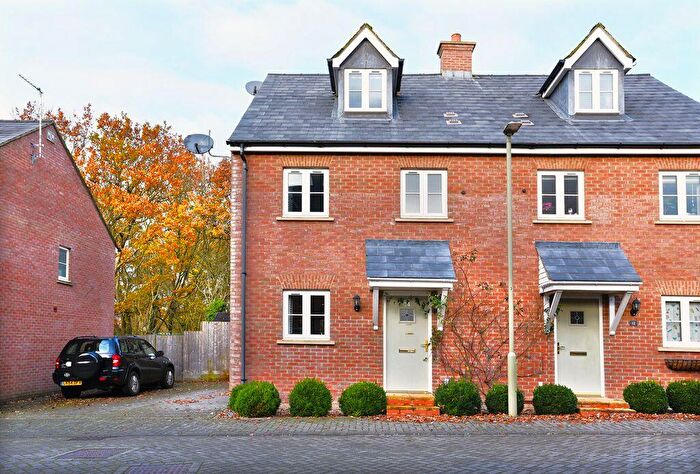 3 Bedroom Semi Detached House For Sale In Oak Farm Close, Milcombe, OX15