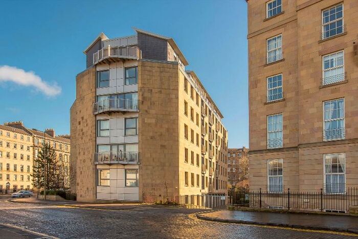 2 Bedroom Flat To Rent In East London Street, New Town, Edinburgh, EH7