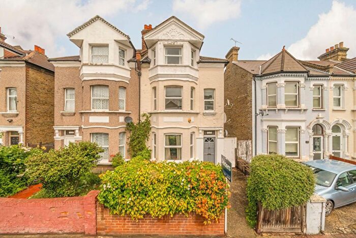 2 Bedroom Flat For Sale In Longley Road, Tooting, SW17