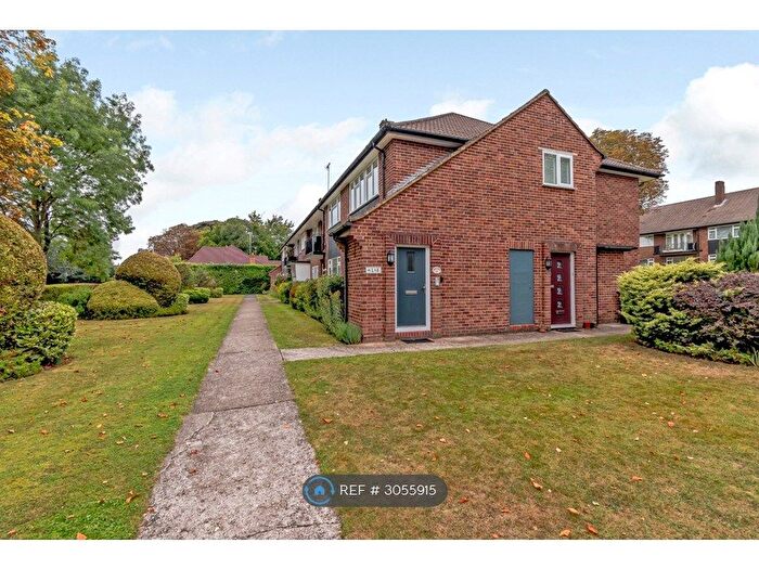 3 Bedroom Maisonette To Rent In Bromet Close, Watford, WD17
