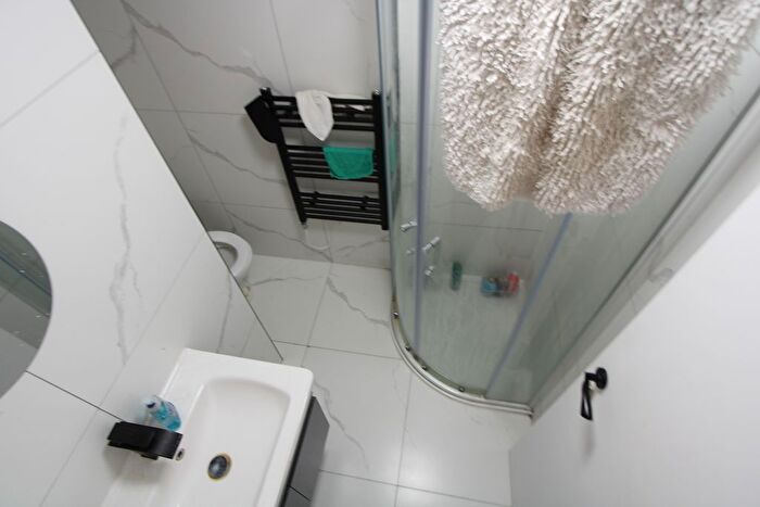 4 Bedroom Flat To Rent In Nightingale Lane, Wandsworth, SW12