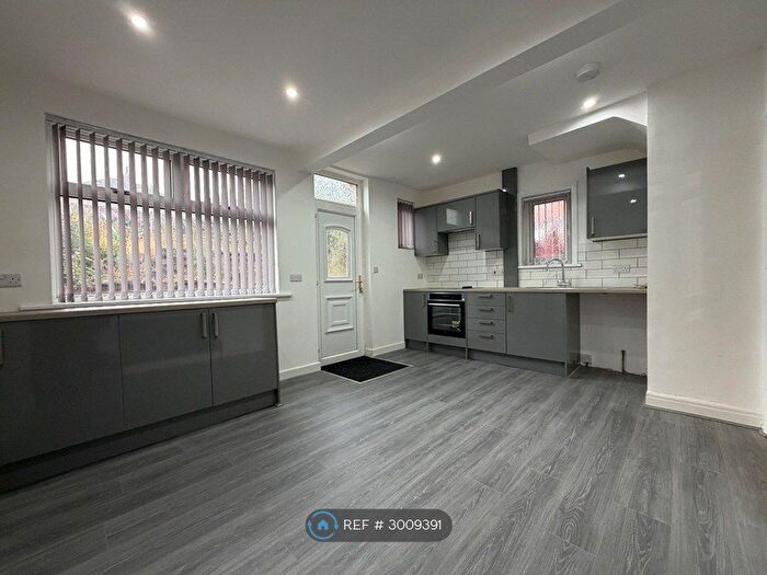 3 Bedroom Semi-Detached House To Rent In Wesley St, Leeds, LS11
