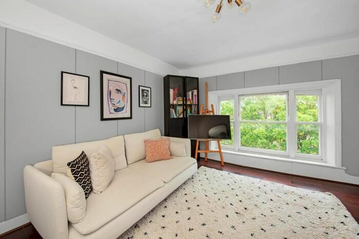 1 Bedroom Flat For Sale In Rosendale Road, Dulwich, London, SE21
