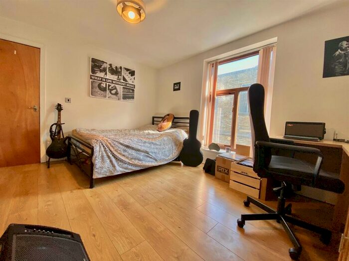2 Bedroom Apartment To Rent In Bayhall Apartments, Huddersfield, HD1