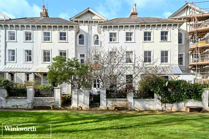 2 Bedroom Apartment To Rent In Park Crescent, Brighton, BN2