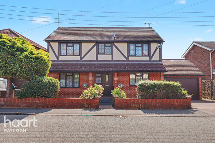 4 Bedroom Detached House For Sale In Bull Lane, Rayleigh, SS6