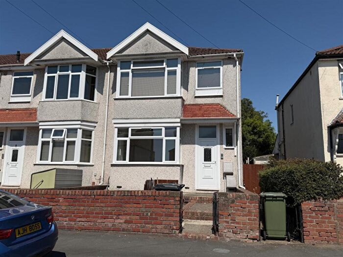 2 Bedroom Apartment To Rent In Reynolds Walk, Bristol, BS7