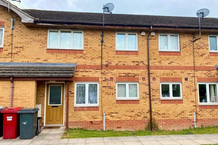 2 Bedroom Property To Rent In Adrians Walk, Slough, SL2