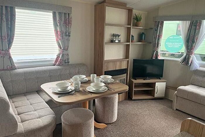 2 Bedroom Mobile/park Home For Sale In Maer Lane, Bude, EX23
