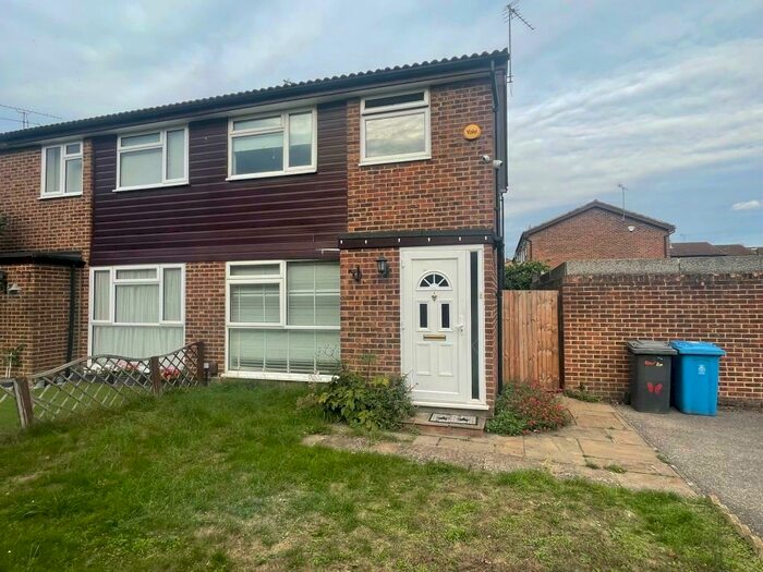 3 Bedroom Terraced House To Rent In Maidenhead, Berkshire, SL6