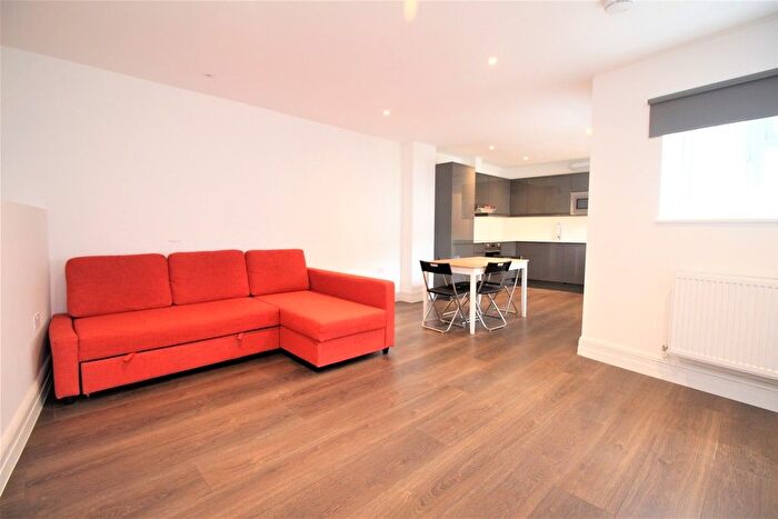 2 Bedroom Flat To Rent In Wendover Road, London, NW10